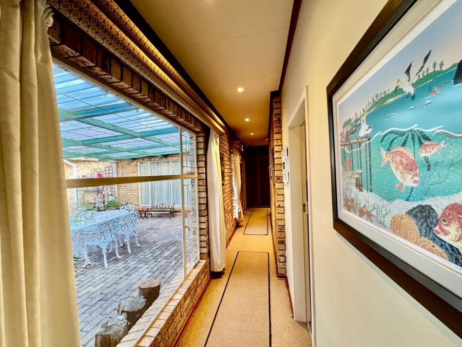 5 Bedroom Property for Sale in Van Der Hoff Park North West